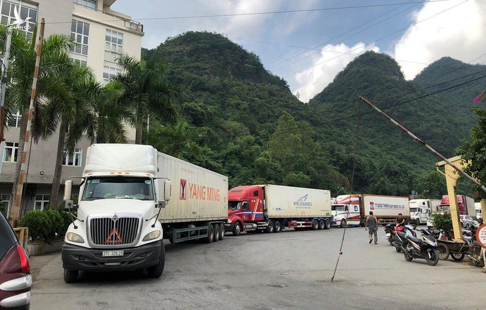 Hơn 4.000 xe tồn đọng ở cửa khẩu, Bộ Công thương ra khuyến cáo khẩn!