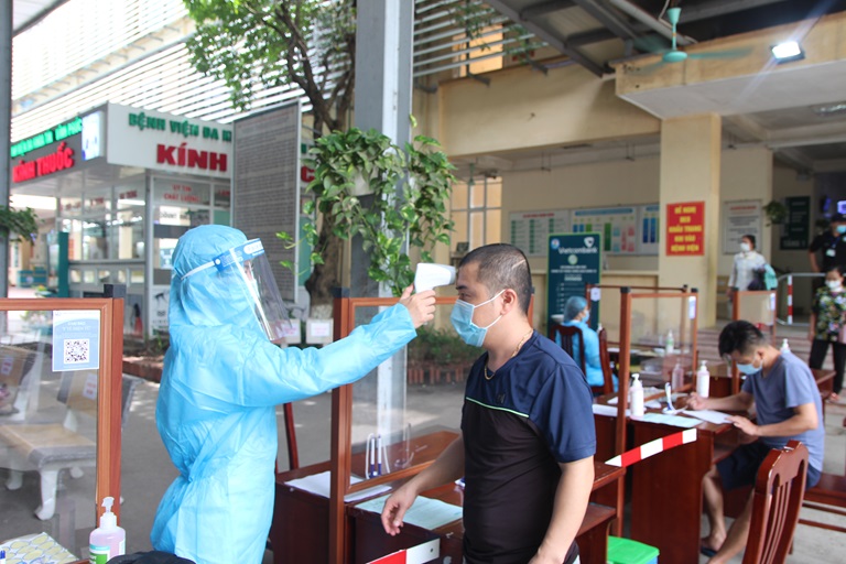 Hà Nội ghi nhận thêm 900 ca dương tính với SARS-CoV-2, trong đó có 315 ca cộng đồng