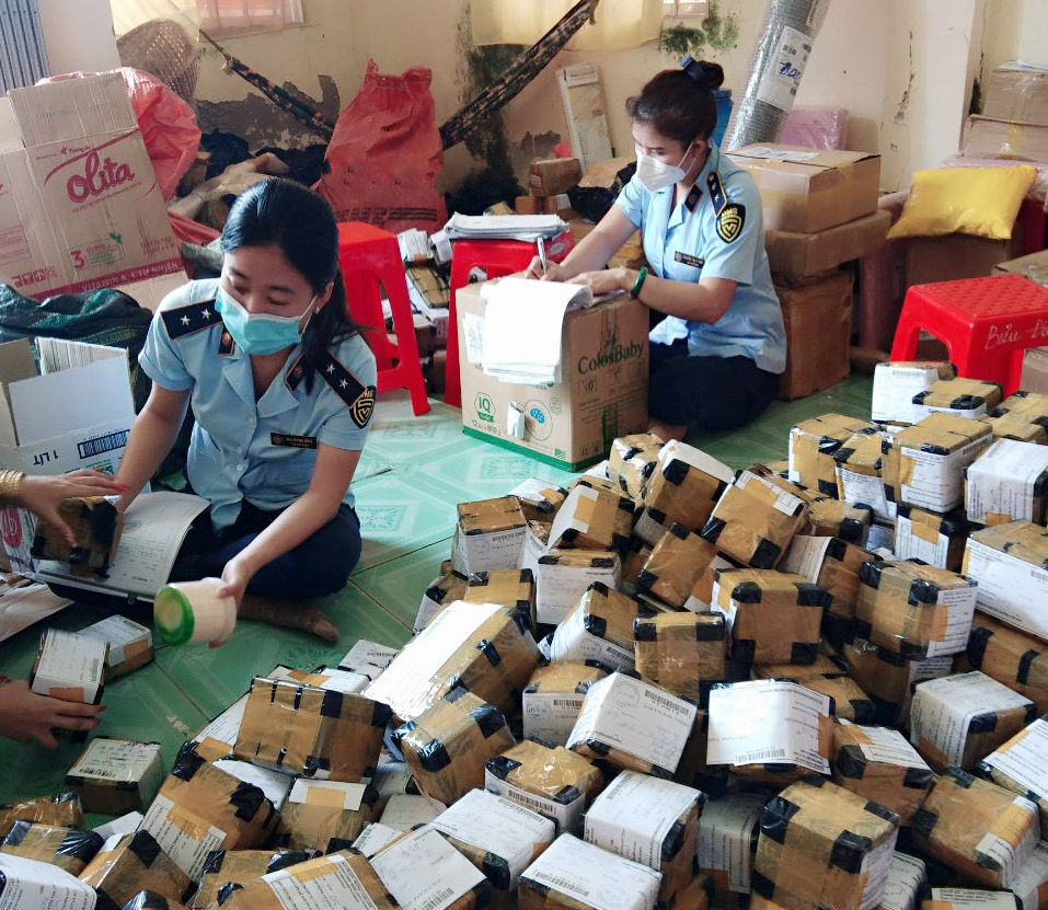Phát hiện số lượng lớn mỹ phẩm không rõ nguồn gốc tại Cà Mau và Hải Dương