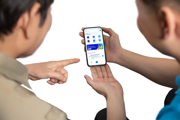 Mcredit hé mở chiến lược kinh doanh khác biệt cùng bộ nhận diện thương hiệu mới