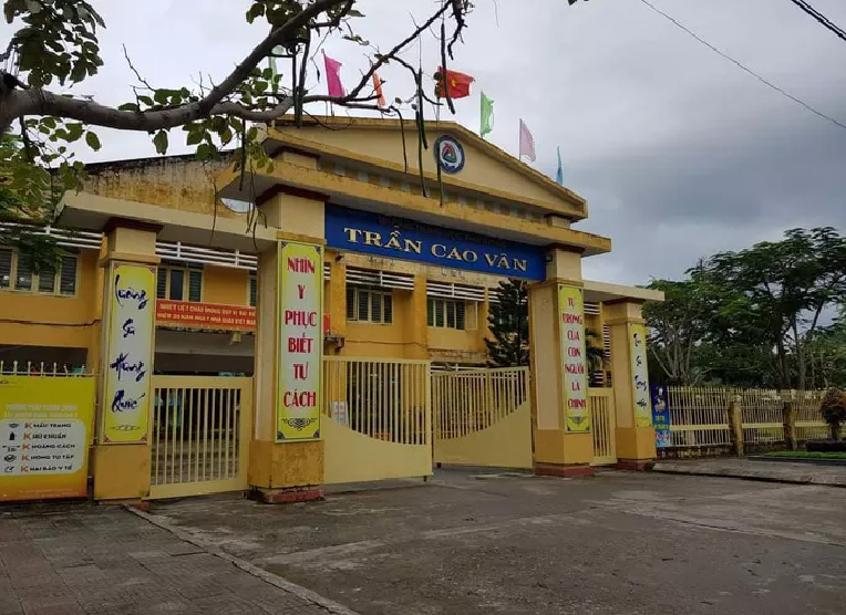 Nam sinh ở Quảng Nam tiêm liên tiếp 2 mũi vaccine phòng COVID-19 trong vòng 10 phút