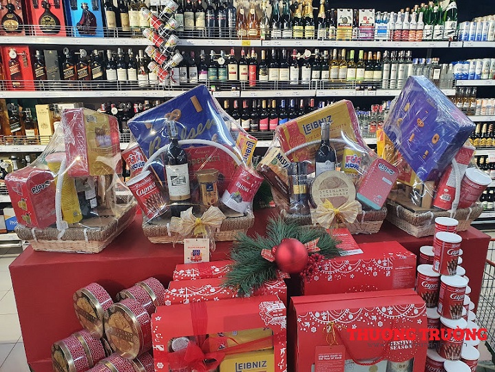 Thị trường giỏ quà Tết  Khách hàng ưu tiên lựa chọn sản phẩm thiết yếu