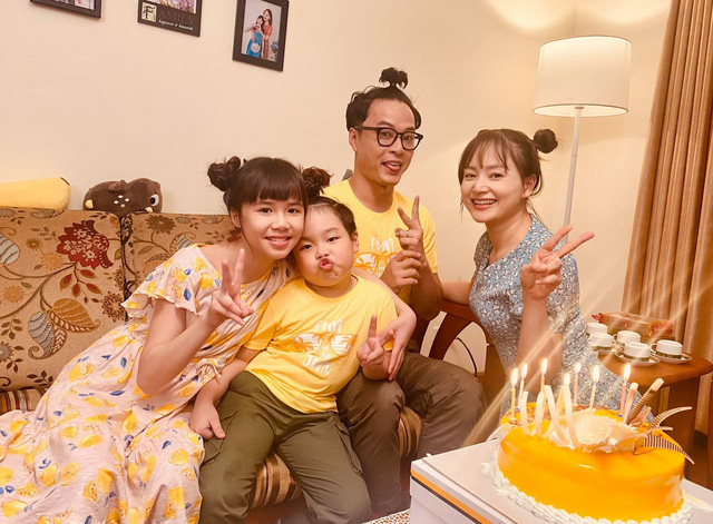 Ảnh hậu trường vui nhộn của gia đình Khánh - Đức trong Thương ngày nắng về