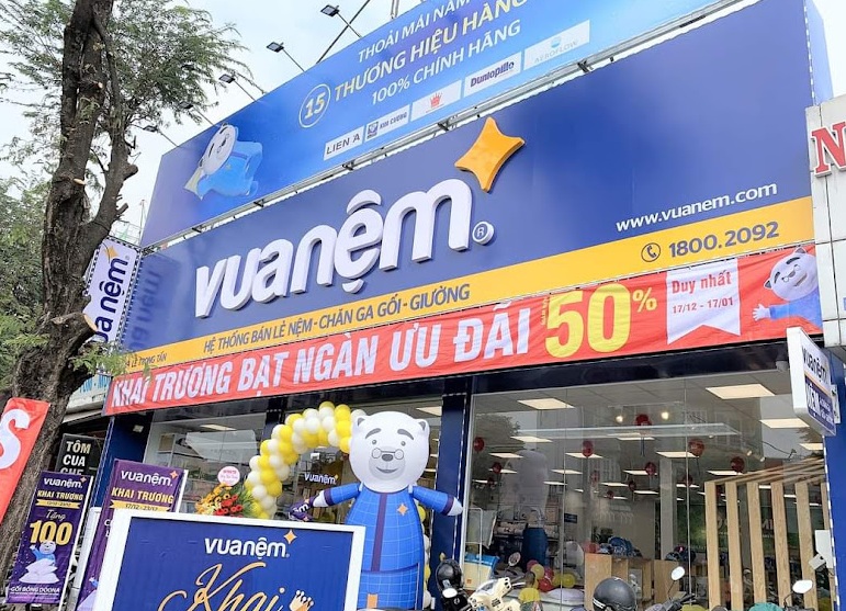 Liên tục tung chiêu quảng cáo nhạy cảm, Vua Nệm đang kinh doanh ra sao 