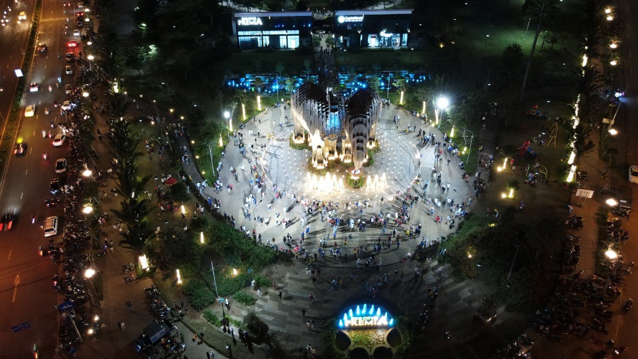 Hút nghìn người đêm Giáng sinh, EcoCity Premia thành điểm đến đón an lành