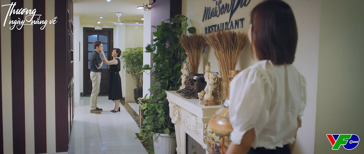 Preview Thương ngày nắng về tập 19 Trang sốc khi tận mắt chứng kiến bà Kim Dung có những cử chỉ thân mật với Duy