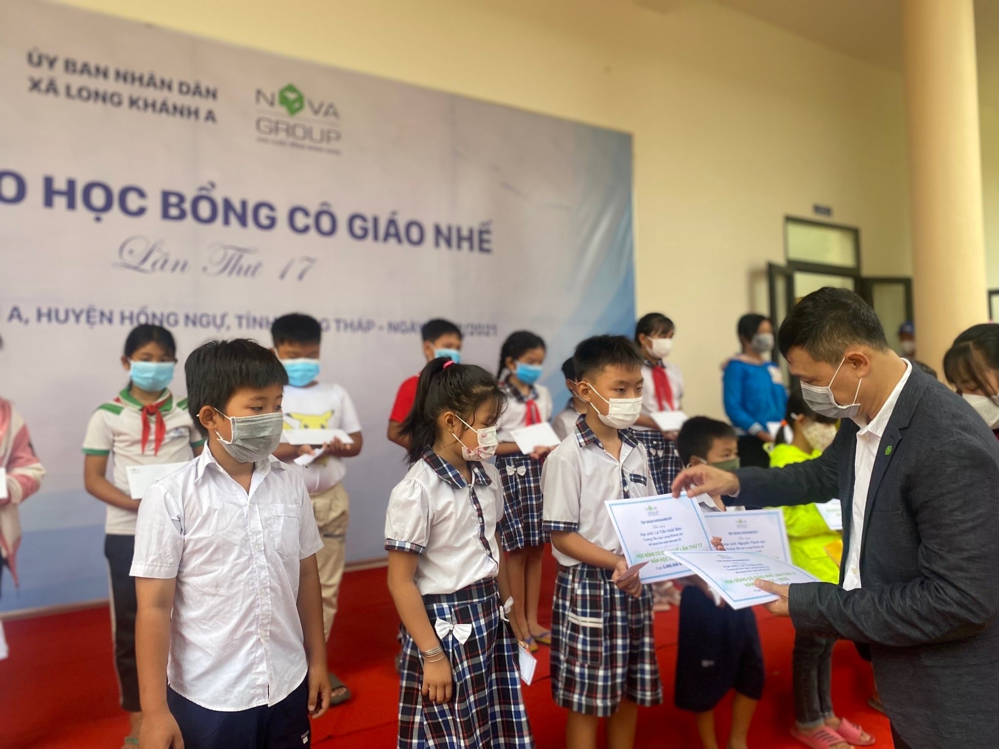 Học bổng cô giáo Nhế  - 17 năm chắp cánh ước mơ