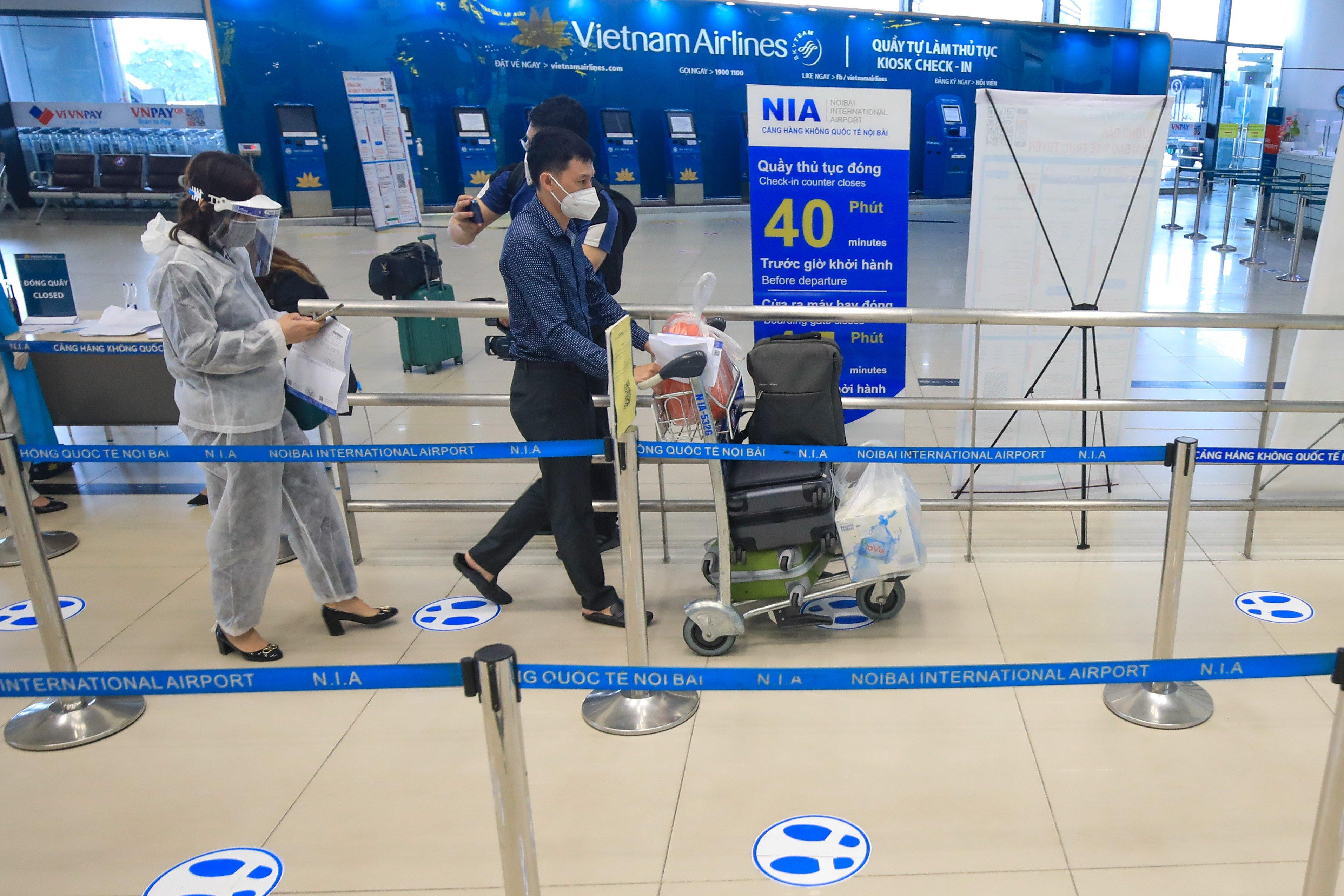 Hà Nội bỏ quy định cách ly người nhập cảnh từ quốc gia có chủng Omicron