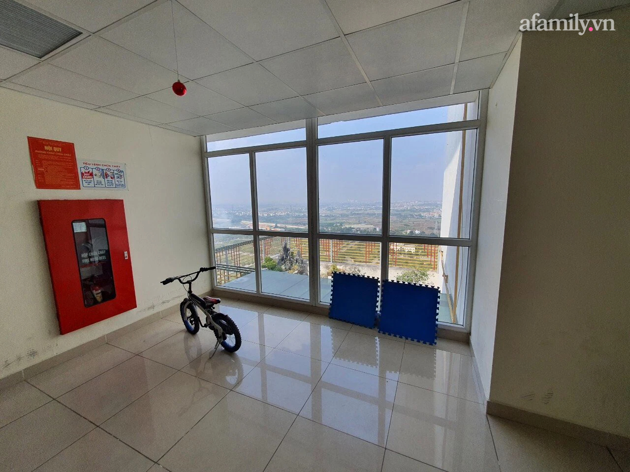 Tầng 25 của tòa nhà tương tự