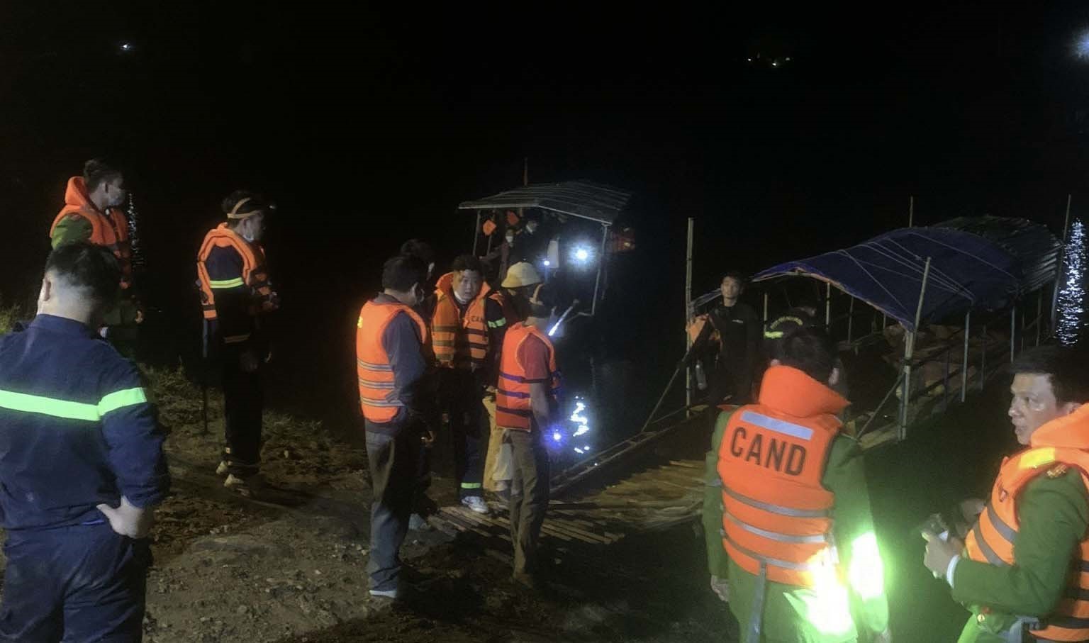 Thông tin mới nhất vụ lật thuyền ở sông Mã (Thanh Hoá)