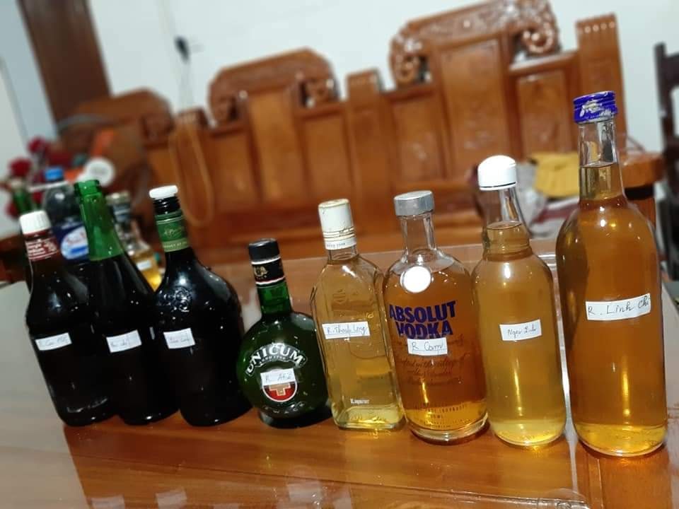 Loạn rượu ngâm thảo dược không nhãn mác, chuyên gia y tế cảnh báo!