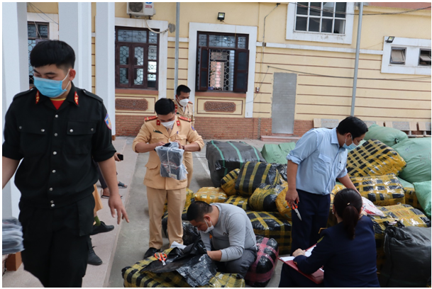 Phú Thọ Tạm giữ lô quần áo không xuất trình được hóa đơn, giấy tờ chứng minh nguồn gốc