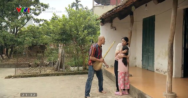 Phố trong làng - Tập 39 Bé Tình hoảng sợ vì đã nhỡ tay đốt xe của bố Mến