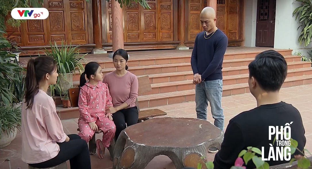 Preview Phố trong làng tập 42 Mến quỳ xuống xin lỗi vợ con