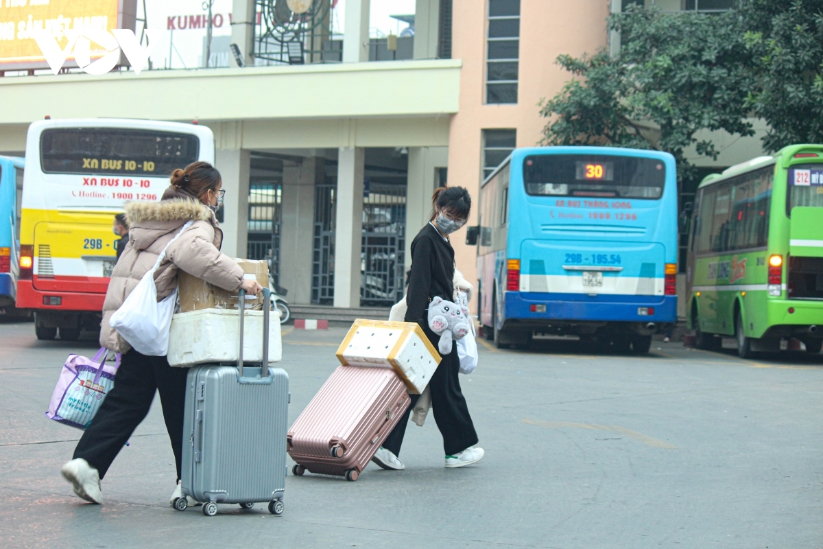 TP.HCM và Hà Nội yêu cầu không gây khó khăn cho người dân về quê ăn Tết