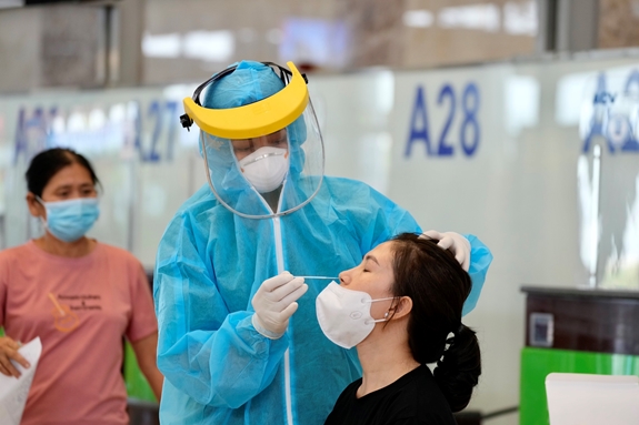 Sáng 221, gần 750 bệnh nhân COVID-19 nặng đang thở máy và ECMO