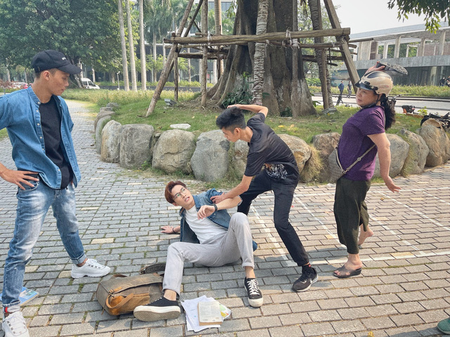 Ảnh hậu trường của dàn diễn viên Thương ngày nắng về