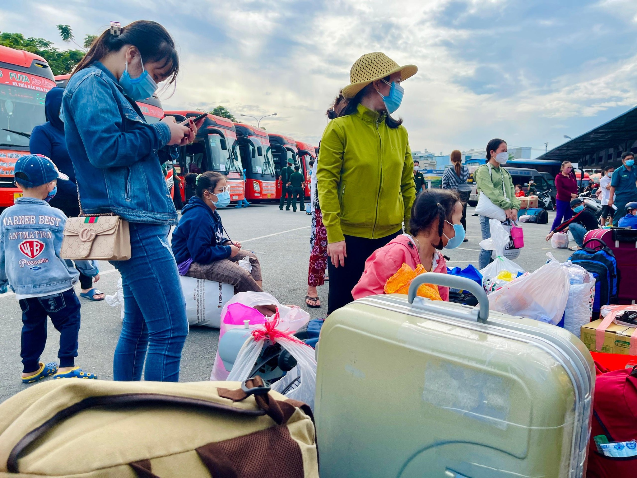 Hà Tĩnh bỏ quy định cách ly đối với trẻ em chưa tiêm đủ 2 mũi vaccine