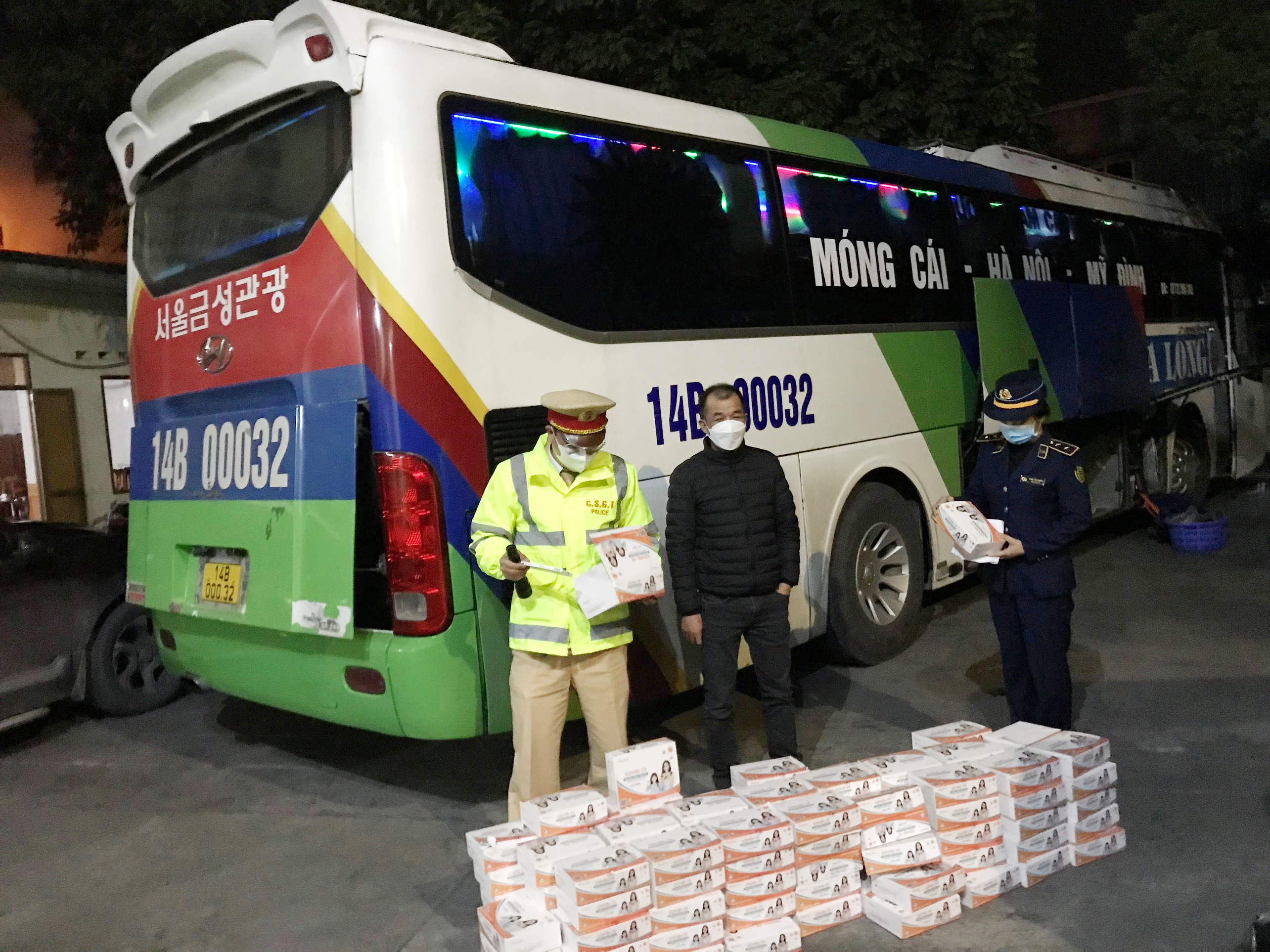 Thu giữ 2.500 bộ kit test nhanh COVID-19 không rõ nguồn gốc