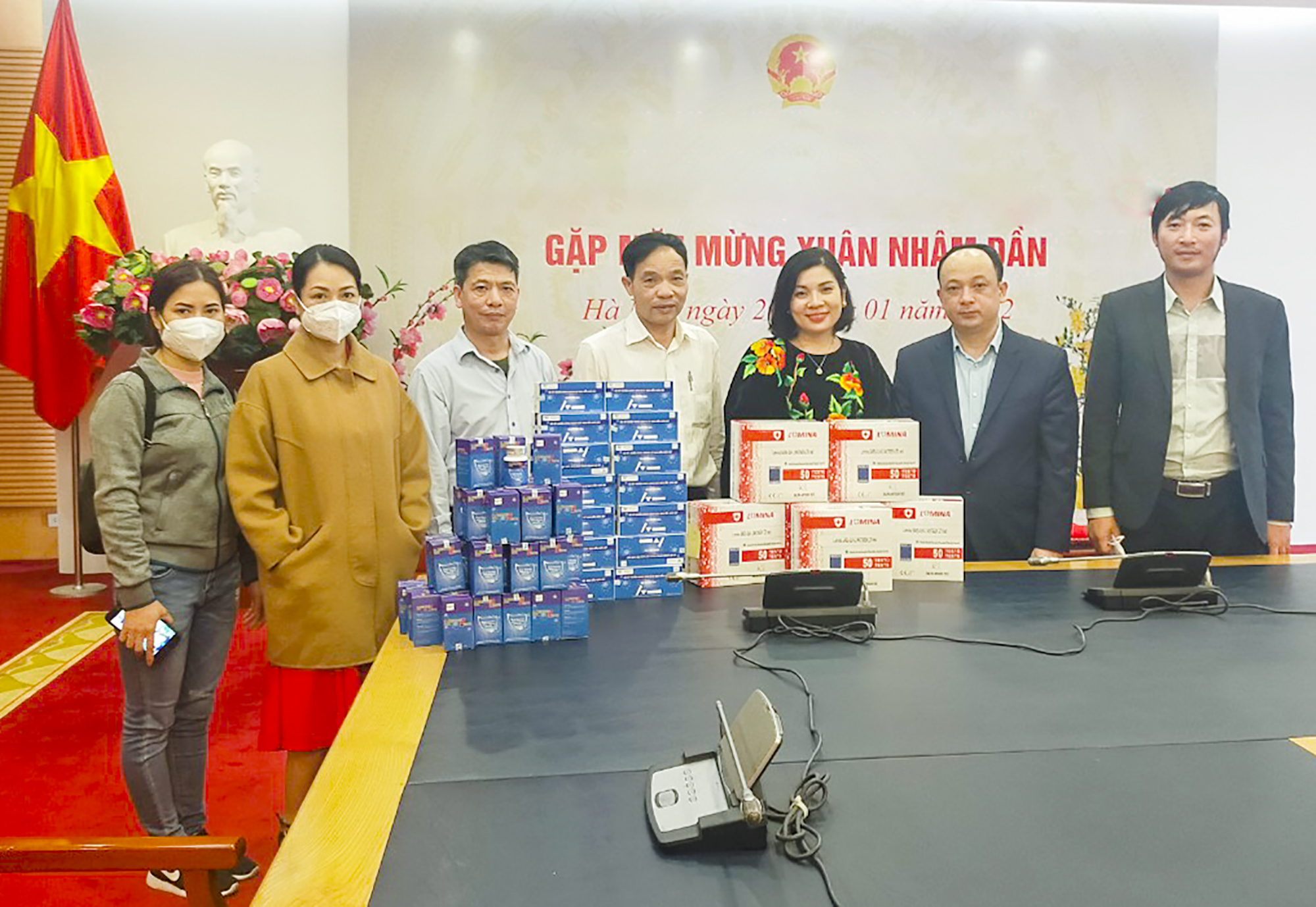 Văn phòng Quốc hội tiếp nhận vật phẩm y tế phục vụ công tác phòng, chống dịch COVID-19