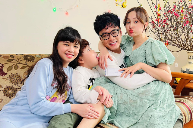 Hậu trường vui vẻ của gia đình Đức - Khánh trong Thương ngày nắng về