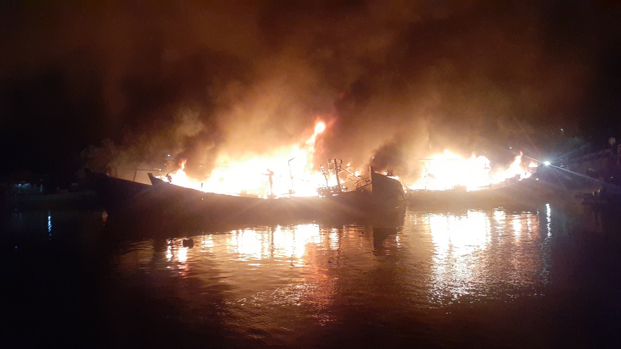 Nhiều tàu cá bất ngờ bốc cháy ở Kiên Giang