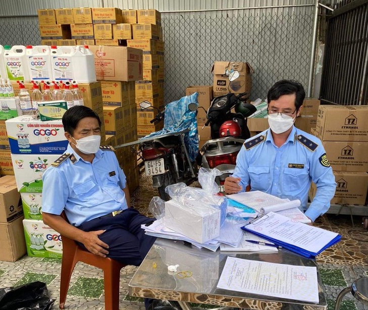 Thêm nhiều mặt hàng thuốc, trang thiết bị y tế không rõ nguồn gốc bị phát hiện