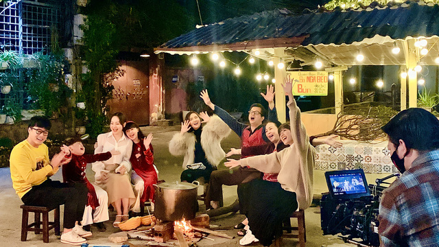 Hé lộ hình ảnh hậu trường ngoại truyện Thương ngày nắng về