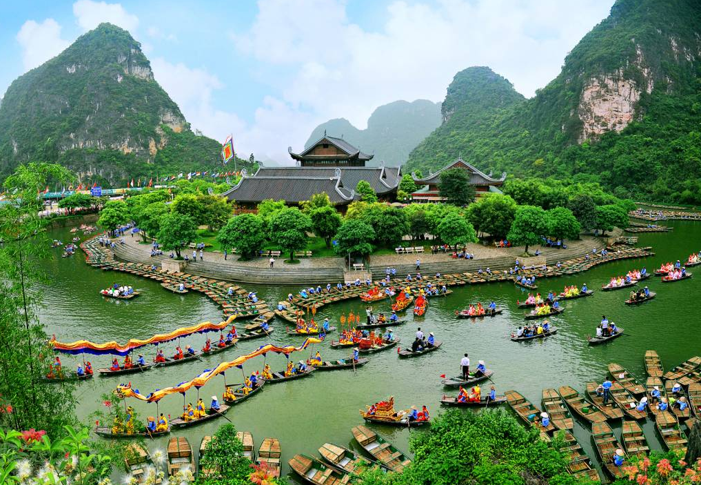 Lượng khách du lịch đến Ninh Bình tăng cao trong dịp Tết Nguyên đán 2022