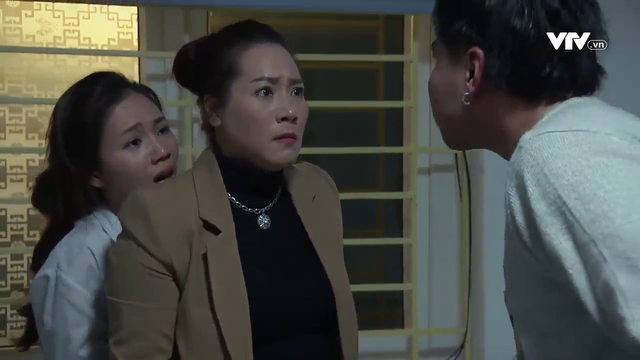 Phố trong làng - Tập 49 Tiến giở trò cưỡng bức Ngọc ngay tại trạm y tế