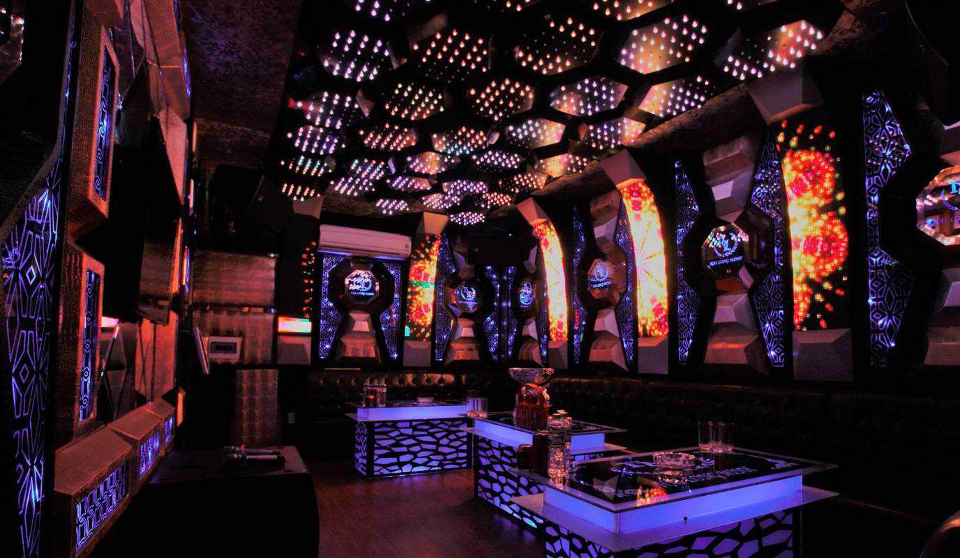 Dịch vụ massage, karaoke, hoạt động phun lửa Cầu Rồng tại Đà Nẵng được phép hoạt động trở lại