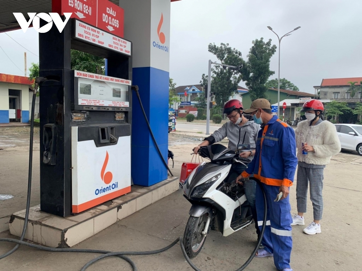 Xuất hiện doanh nghiệp giảm thời gian bán xăng dầu