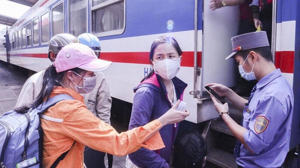 Giá vé tàu Vinh - Hà Nội sau Tết cho sinh viên chỉ từ 144.000 đồnglượt