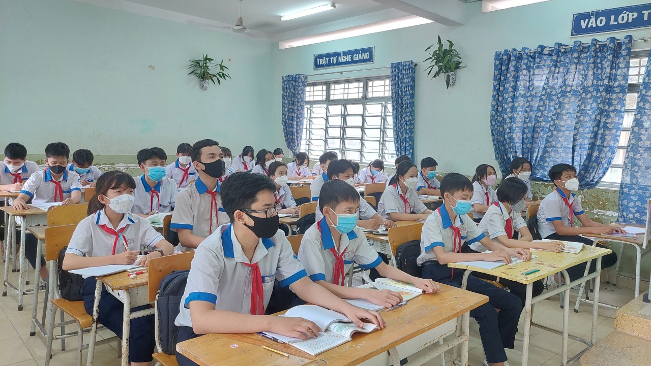 Bình Phước khuyến cáo học sinh tự test nhanh COVID-19 trước khi đến trường 