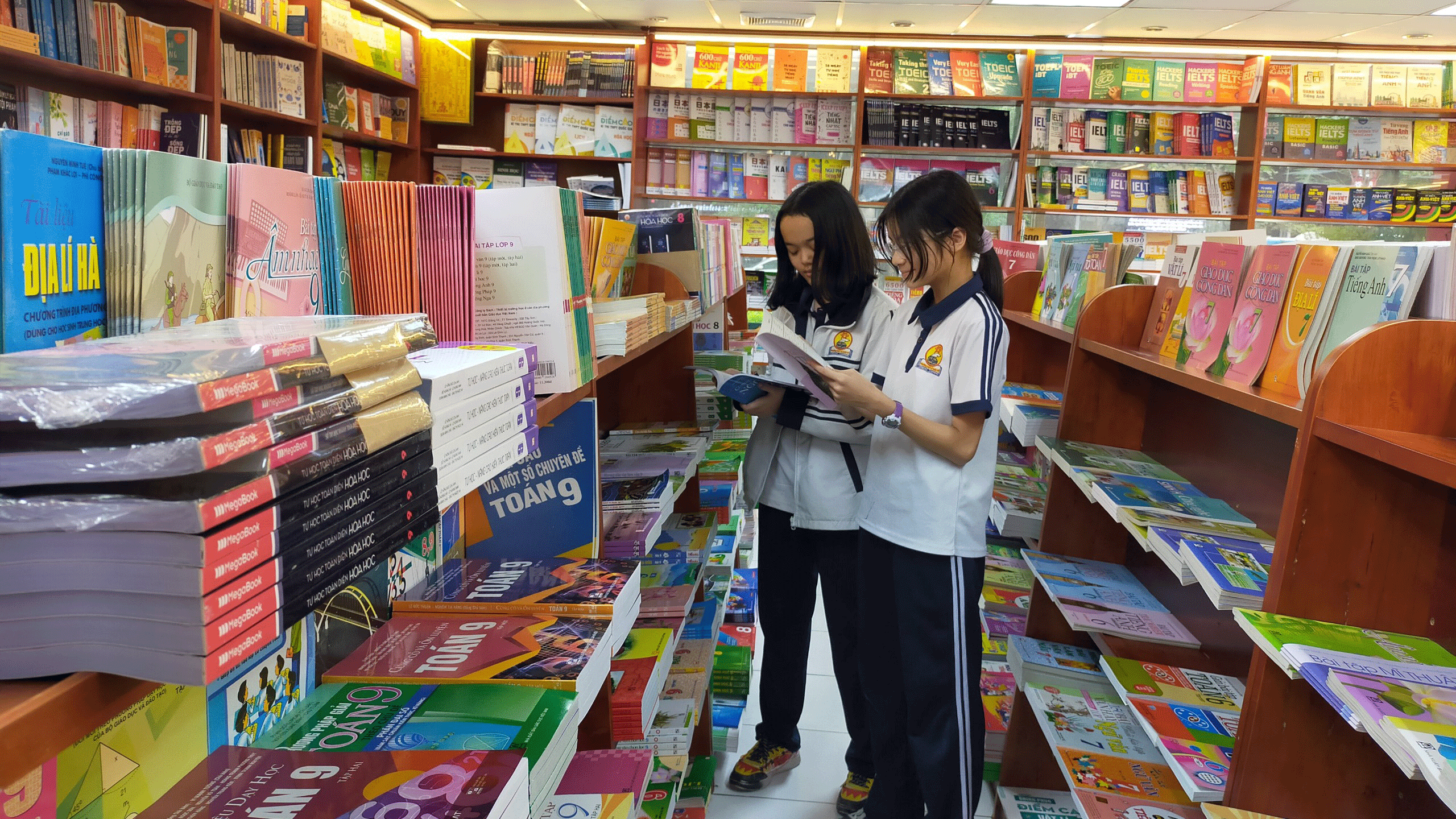 Phê duyệt danh mục sách giáo khoa lớp 7, lớp 10 năm học 2022-2023