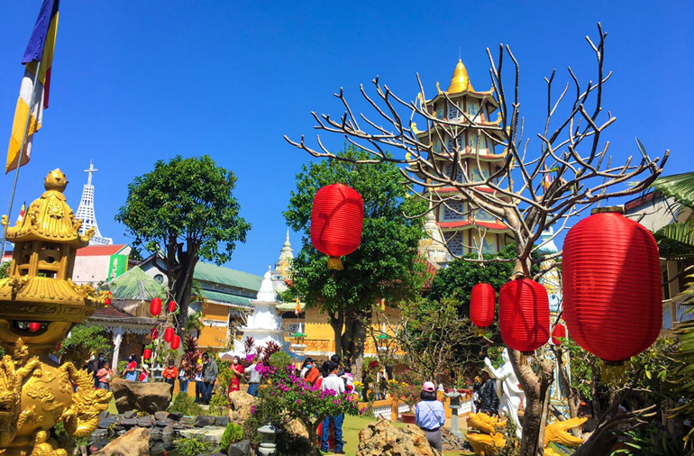 Những điều nên tránh khi vào chùa lễ Phật ngày Rằm tháng Giêng 