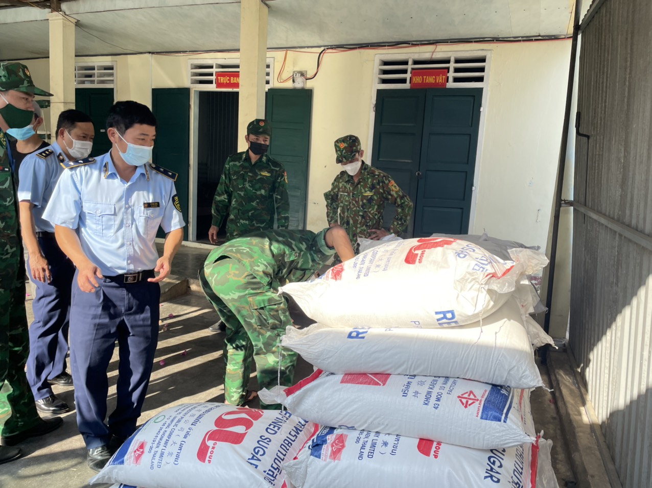 Quảng Trị Phát hiện 04 vụ vận chuyển, buôn bán kinh doanh đường cát nhập lậu 