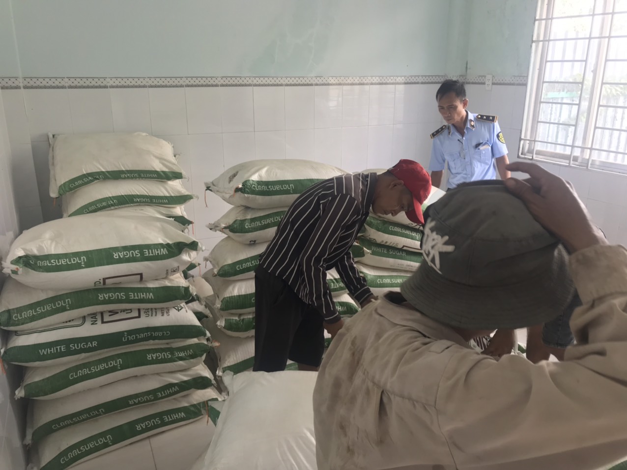 Long An Phát hiện, bắt giữ gần 2,5 tấn đường cát nhập lậu