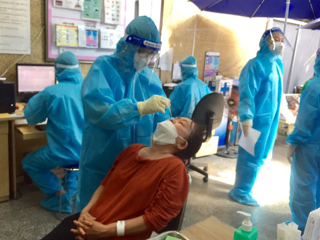 Giảm 30% giá trần dịch vụ xét nghiệm Covid-19