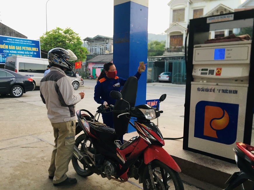 QLTT TP.HCM Cây xăng treo biển hết hàng không phản ánh tình trạng thiếu xăng 