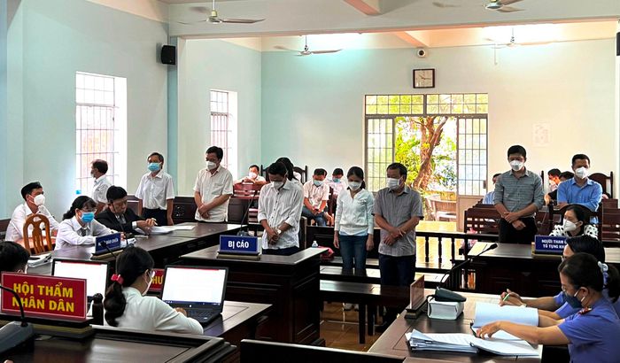 Bình Thuận Tuyên án 10 bị cáo nguyên là lãnh đạo Chi nhánh Văn phòng Đăng ký đất đai và Chi cục Thuế TP Phan Thiết