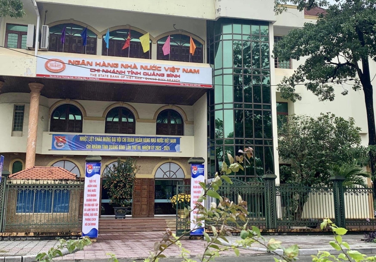 Kỷ luật 9 cán bộ ngân hàng bỏ nhiệm sở đi du lịch, hát karaoke 