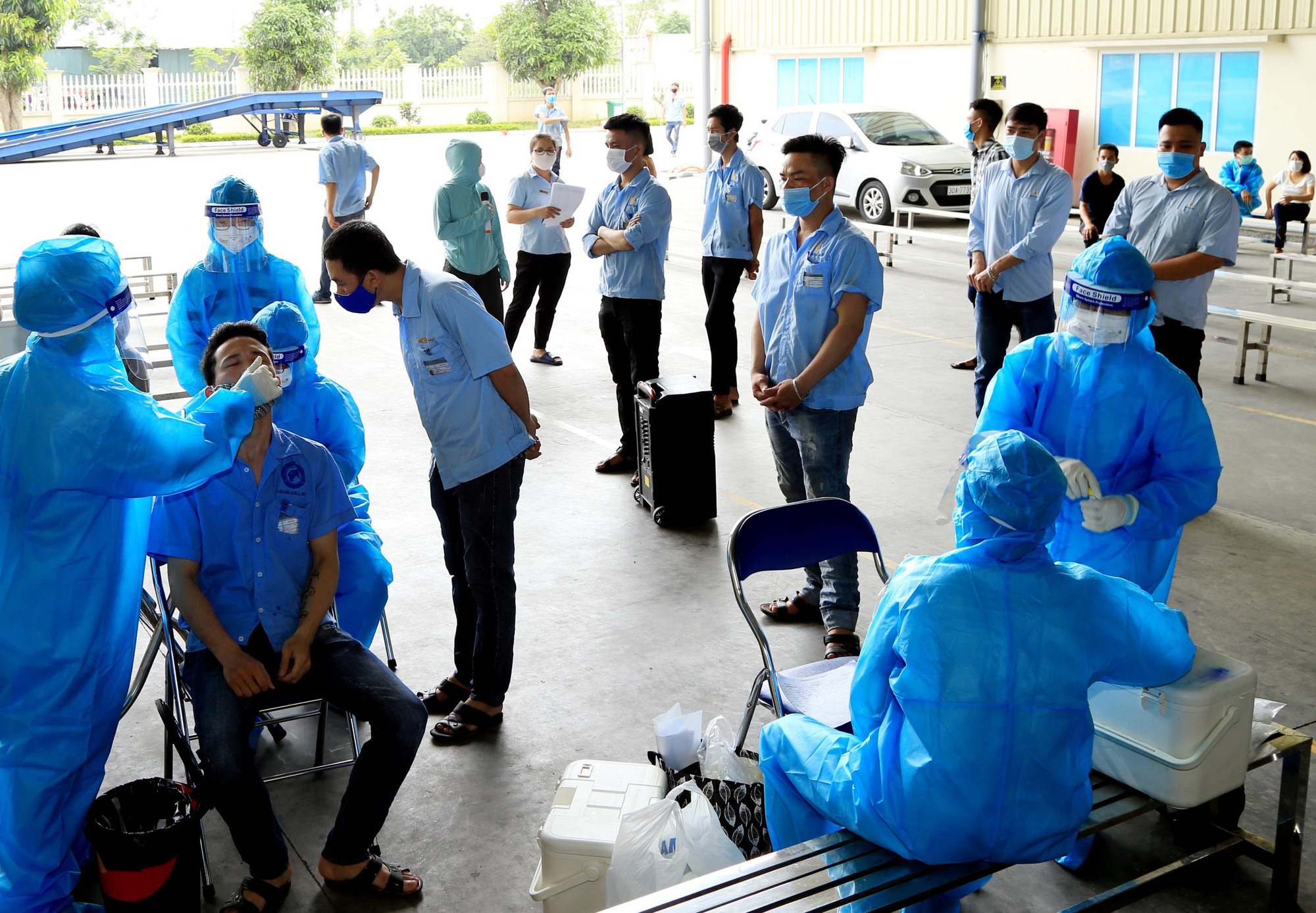 Người lao động bị mắc Covid-19 được giải quyết chế độ bảo hiểm xã hội thế nào