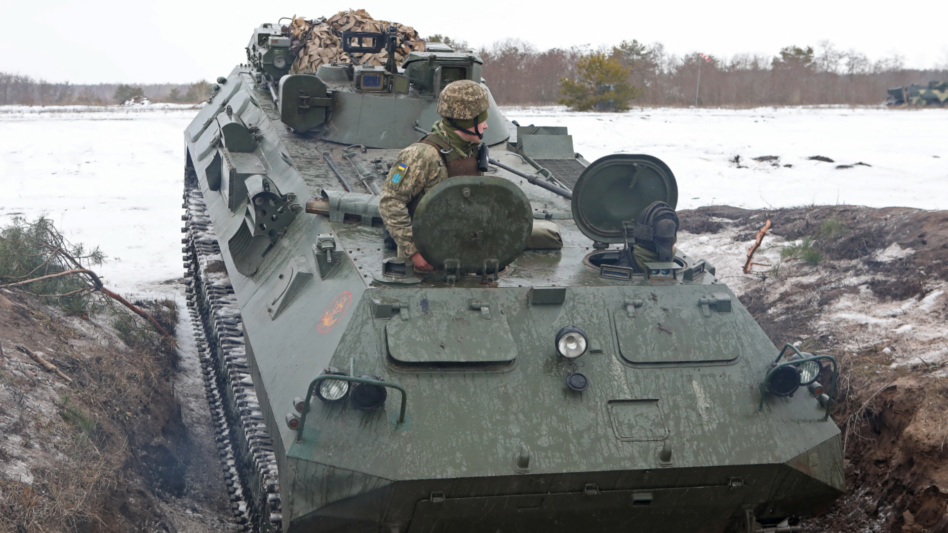 Ukraine ban bố tình trạng khẩn cấp trên toàn quốc 