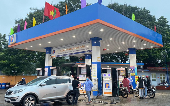 10 doanh nghiệp đầu mối được nhập khẩu thêm 2,4 triệu m3 xăng dầu