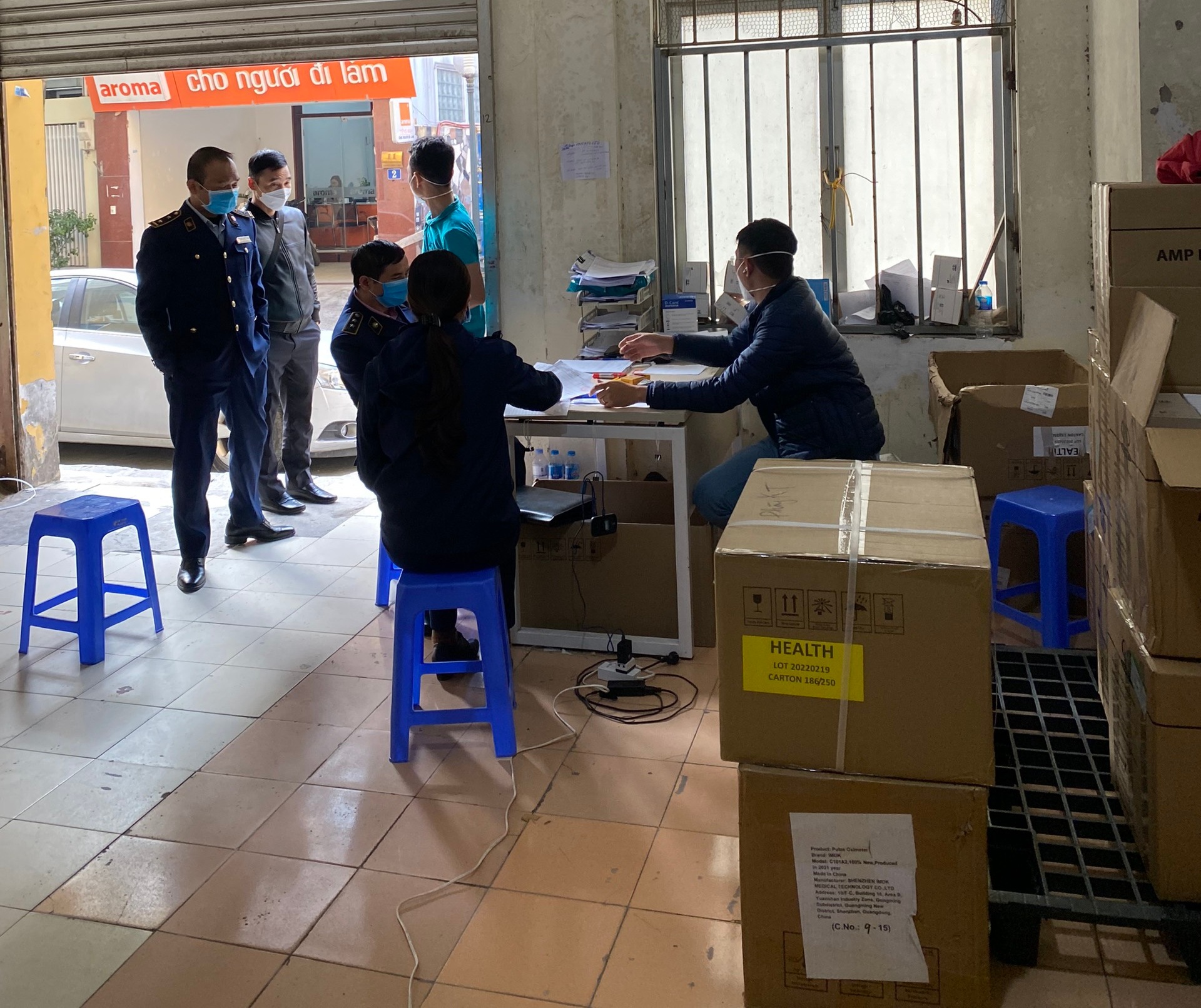 Hà Nội Thu giữ trên 5.000 que test nhanh Covid-19 có dấu hiệu vi phạm