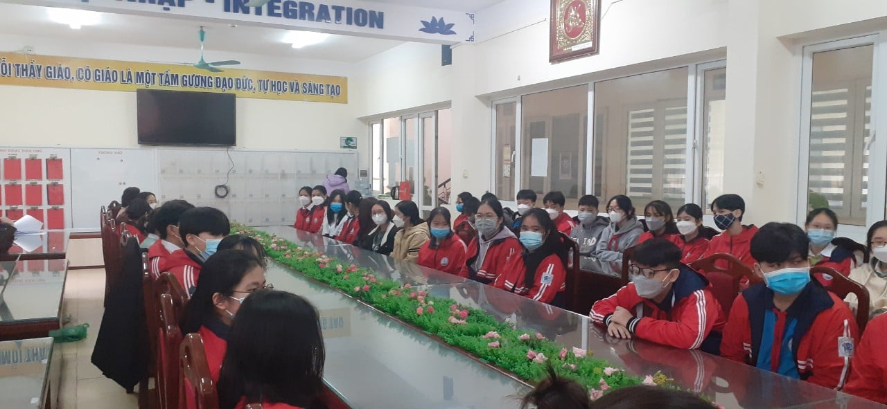 Giáo viên Hà Nội khi mắc F0 bị trừ điểm thi đua Phòng GDĐT nói gì