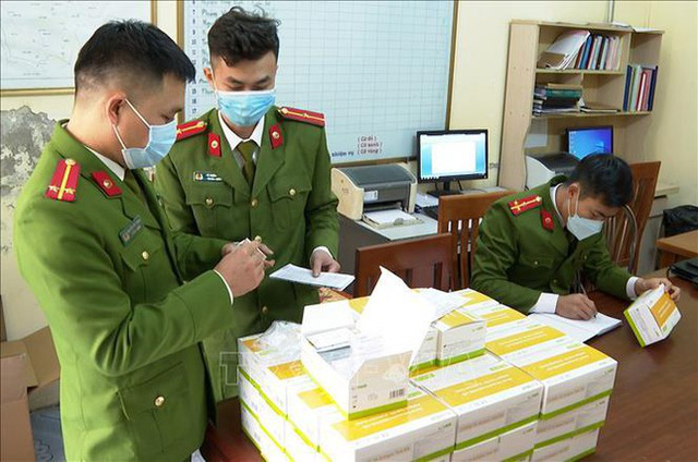 Buôn bán test nhanh, thuốc điều trị COVID-19 không rõ nguồn gốc bị xử lý ra sao