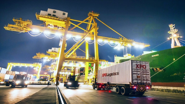 Giá dầu thô tăng cao và mối lo chi phí logistics