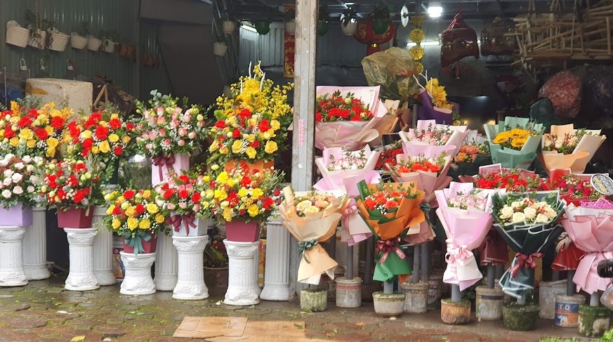 Ngày Quốc tế Phụ nữ 83 Thị tường hoa tươi, quà tặng vắng bóng người mua
